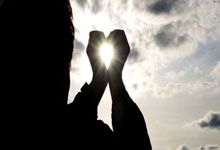 2-1，56岁上港旧帅发威：率英超第17奏凯，昂首晋级足总杯第四轮.